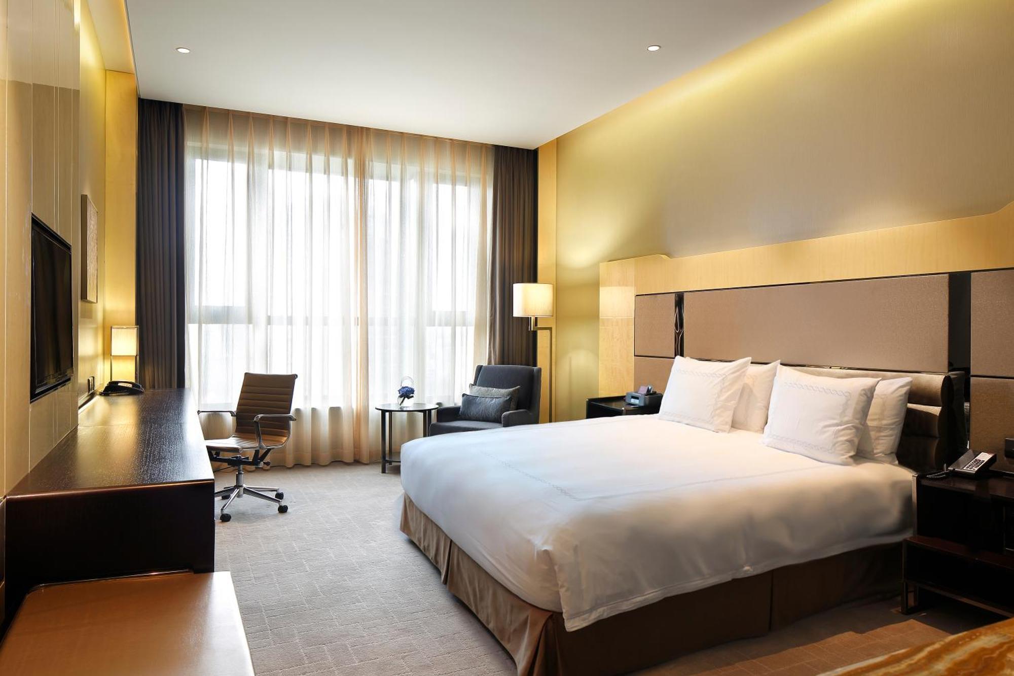Standard King Room Lounge Access or High Floor,1597574949:JPEG